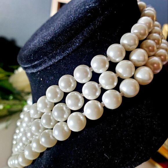 Ivory South Sea Shell Pearls 8MM Triple Srand Necklace 925 Silver Clasp - Picture 2 of 3